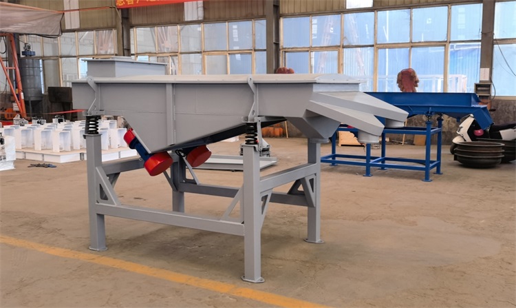 直線振動篩選型指南：7大核心要素解析與行業(yè)應(yīng)用全攻略